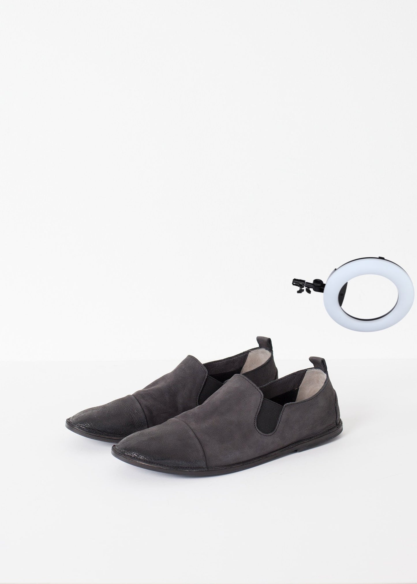 Low Chelsea Boot in Black