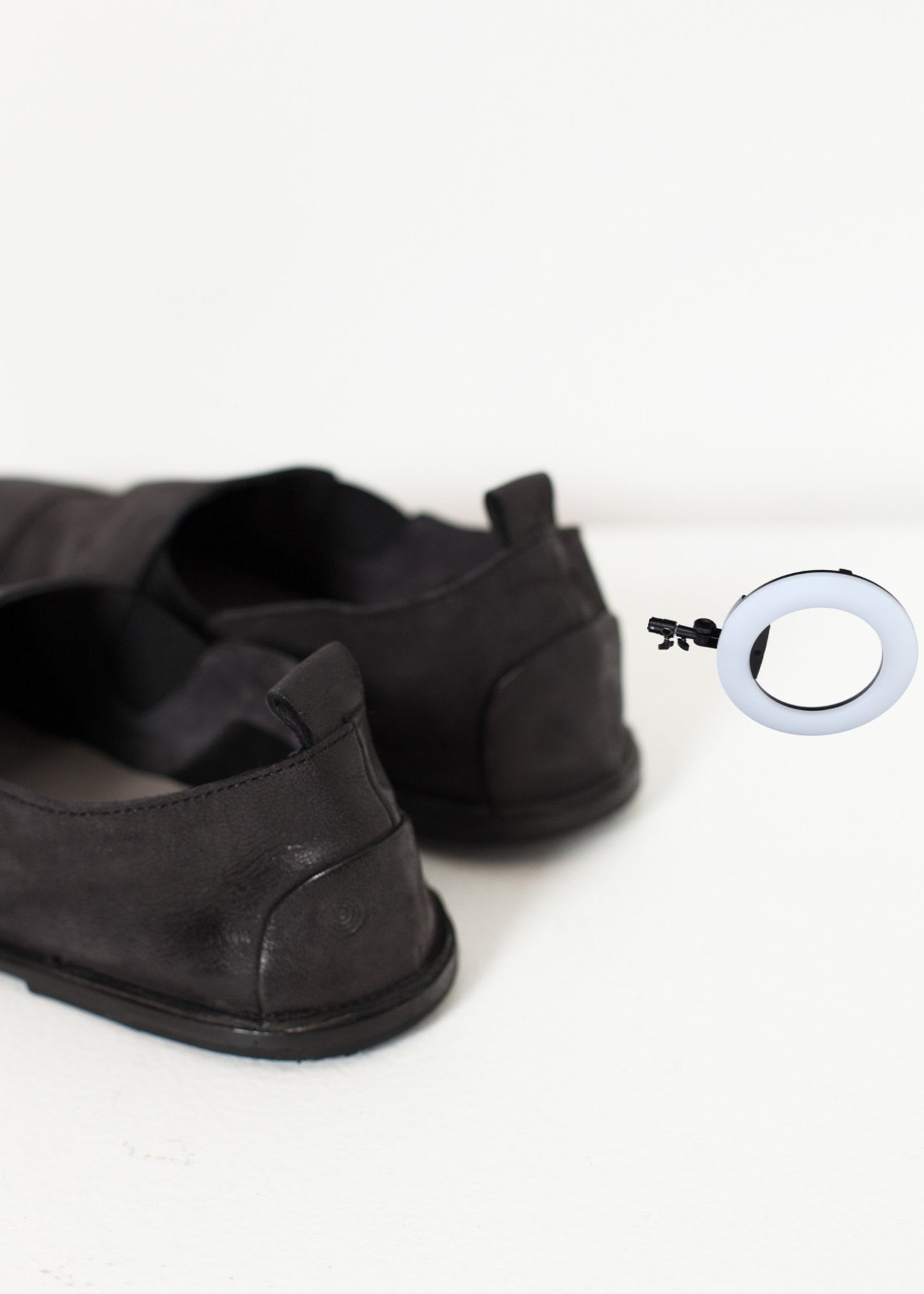 Low Chelsea Boot in Black