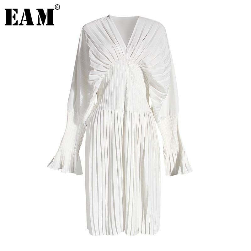[EAM] Women White Pleated Split Big Size Long Blouse New V-collar Long Sleeve Loose Fit Shirt Fashion Spring Summer 2021 1W326