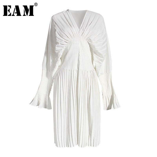 [EAM] Women White Pleated Split Big Size Long Blouse New V-collar Long Sleeve Loose Fit Shirt Fashion Spring Summer 2021 1W326
