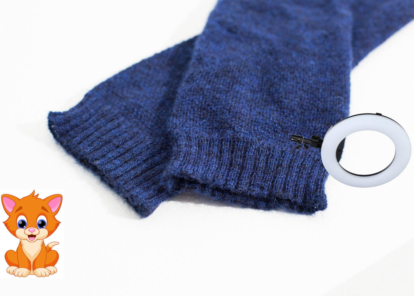 Pikki Mittens in Blue